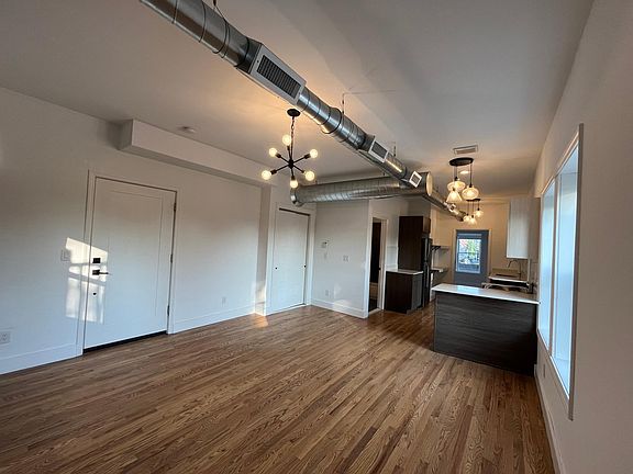 5th image of 1533 Ash St APT 104