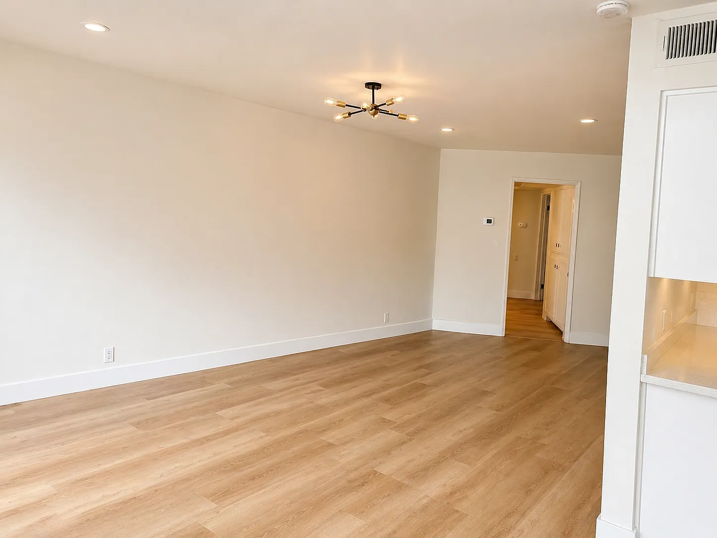 1 bed, 977 sqft, $3,499 — Photo 4