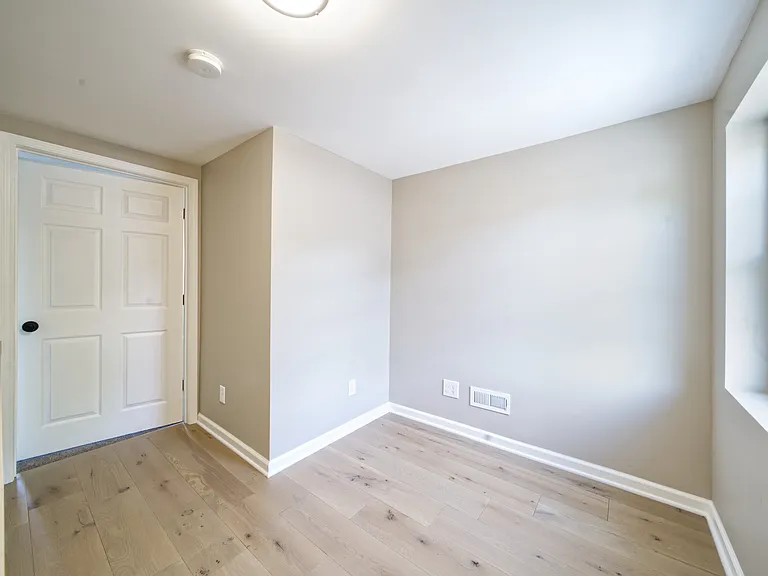 308-310 Peach St — Photo 5