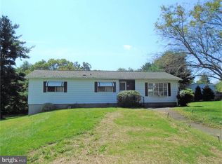 570 Forest Ln, Pottsville, PA 17901
