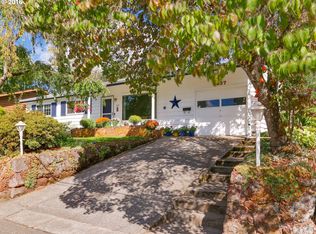 3637 SW Caldew St, Portland, OR 97219
