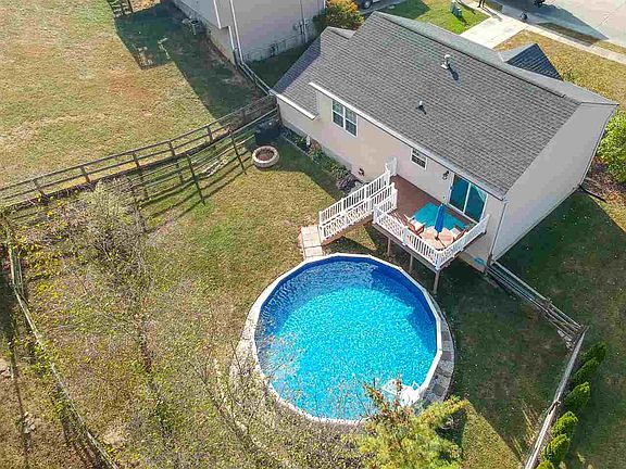 4th image of 7 Otter Dr
