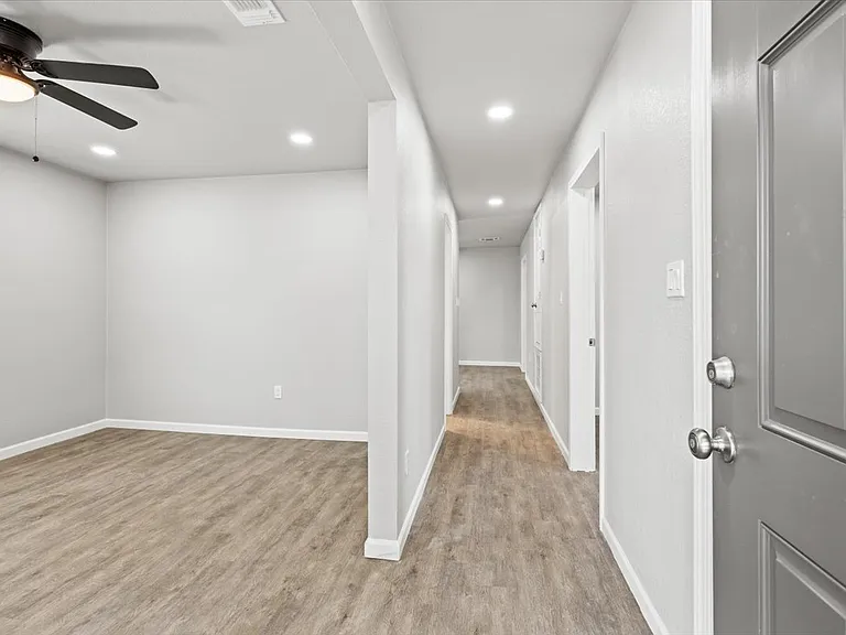 313 Nagel St — Photo 2