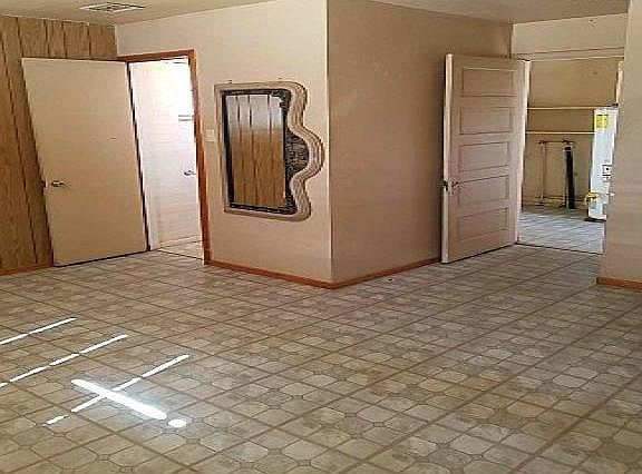 3rd image of 1031 E 13th St