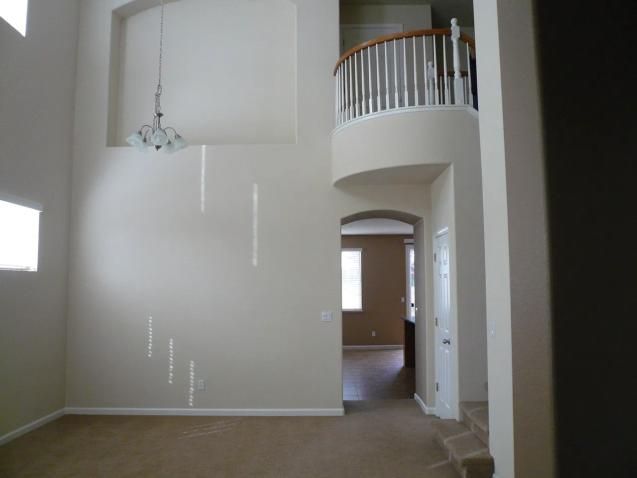 4 bed, 2439 sqft, $3,200 — Photo 2