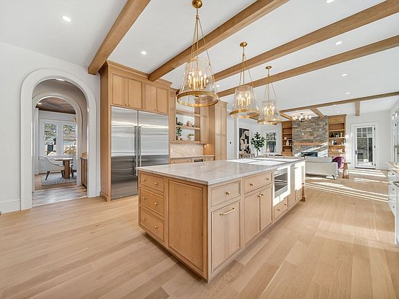 4th image of 222 Grove St