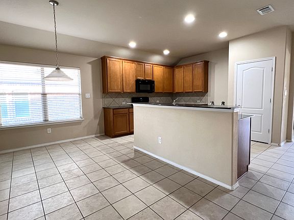 4th image of 1282 Waterford Dr