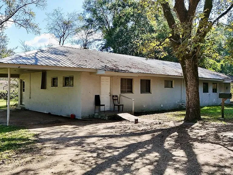 102 Pecan Ln — Photo 9