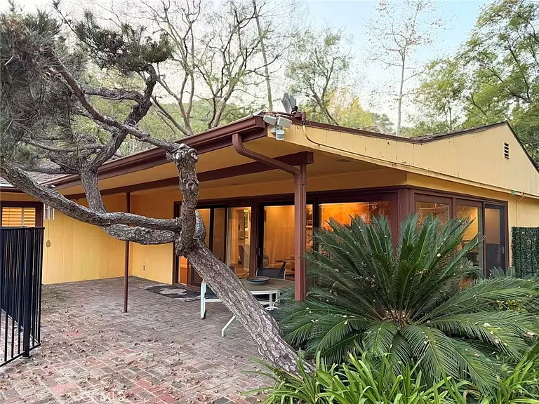 2500 Benedict Canyon Dr — Photo 20