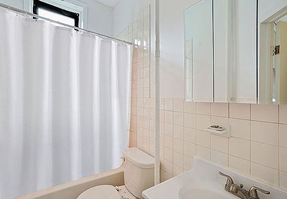 3rd image of 230 E 83rd St APT 4RE
