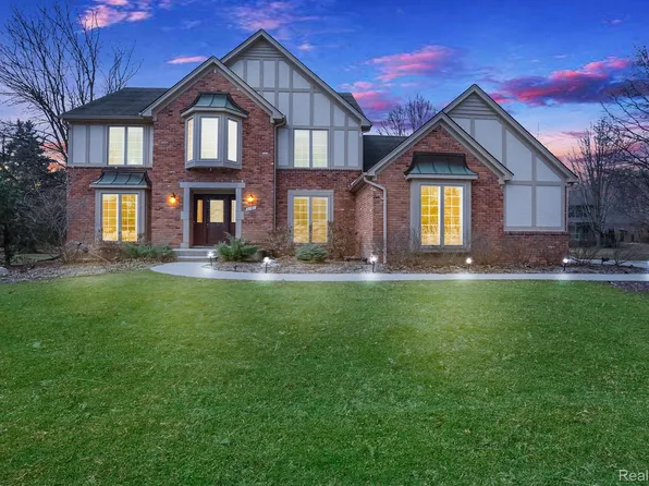 4081 Penrose Ct, Troy, MI 48098