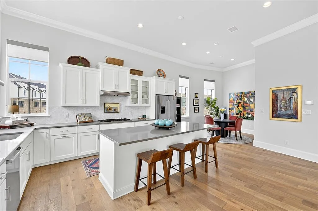 3 bed, 3.5 bath, 2403 sqft, $4,350 — Photo 4