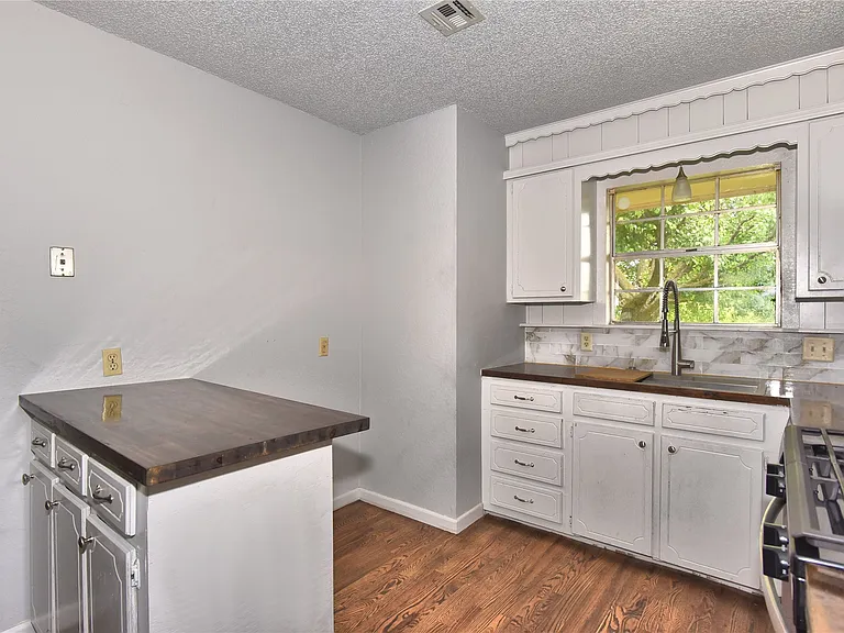 317 W Linda St — Photo 8