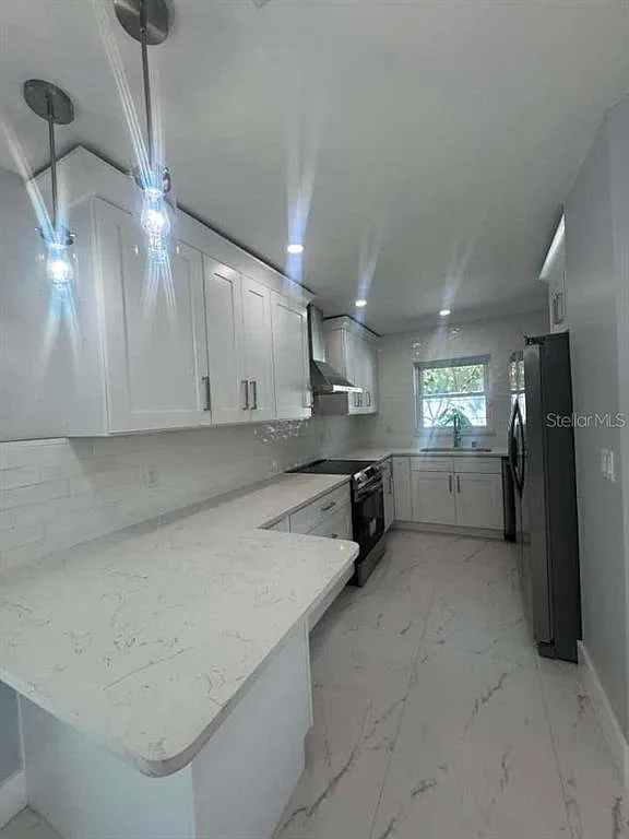 3 bed, 2.0 bath, 1369 sqft, $2,700 — Photo 4
