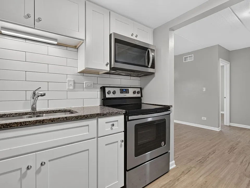 315-329 Kimbell Apartments