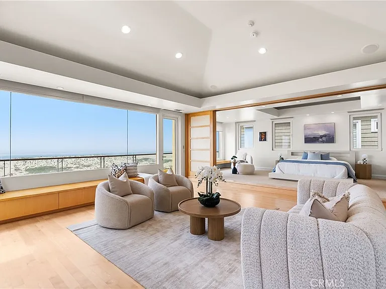 1554 E Oceanfront — Photo 6