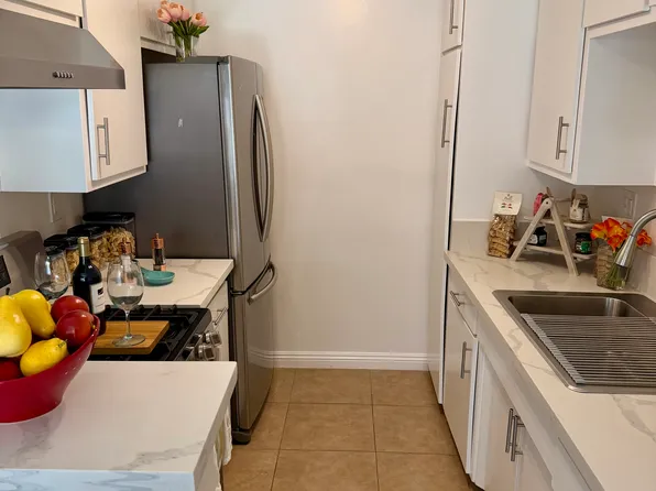 1814 N Serrano Ave #2, Los Angeles, CA 90027