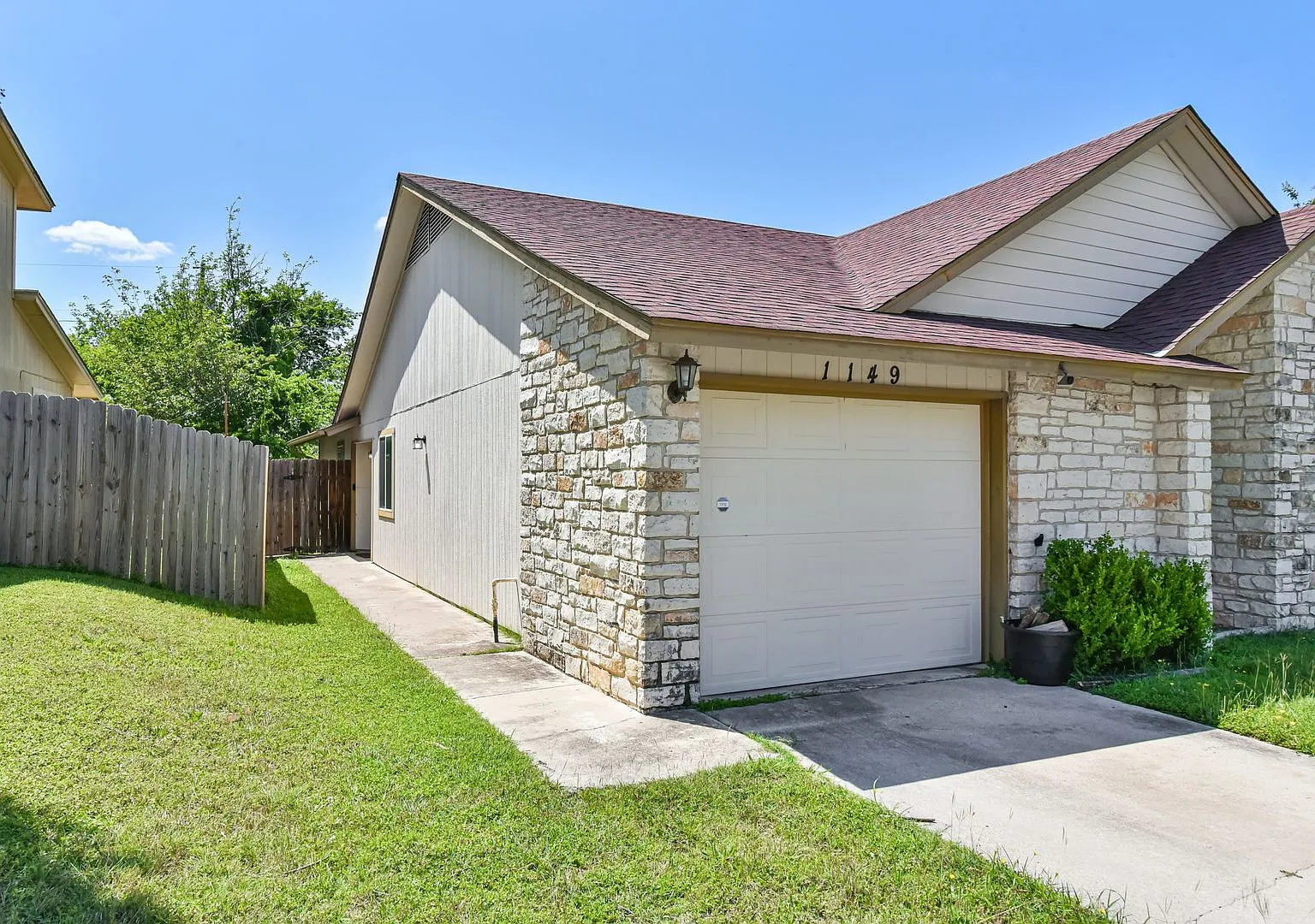 Inviting Townhouse with Cozy Fireplace & Fenced Backyard! — Photo 4