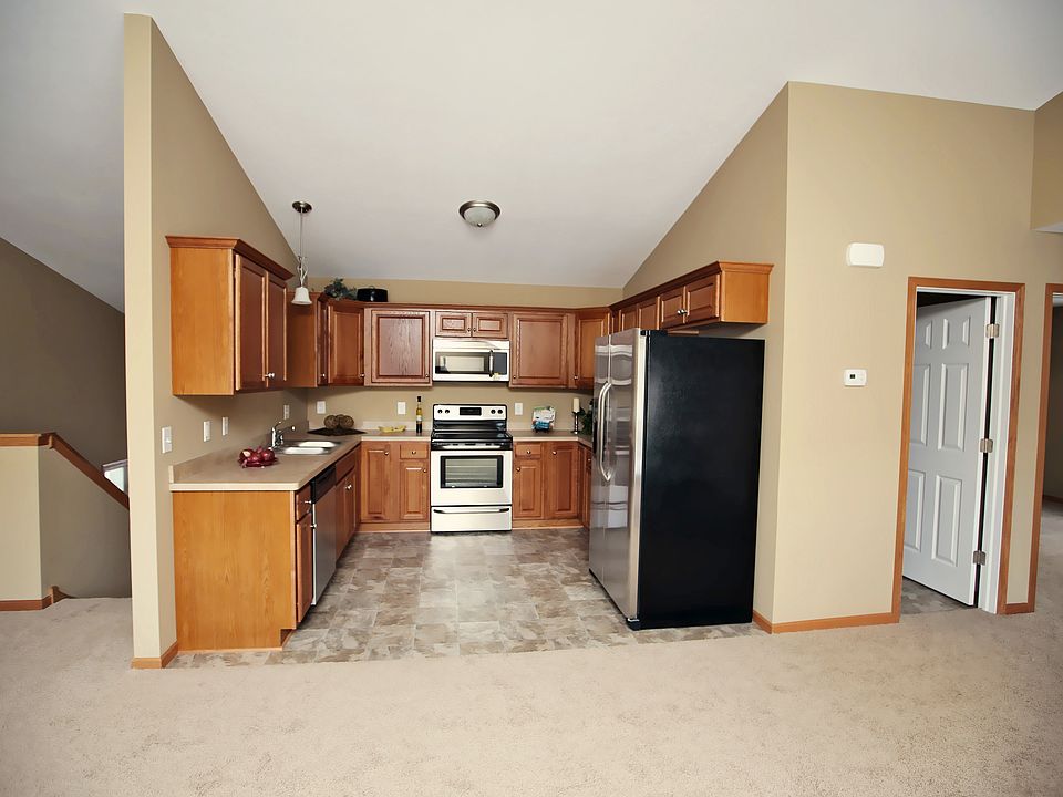 2nd image of 519 W 3rd St