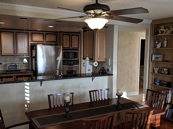 5th image of 838 Monterey Blvd