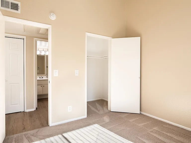 Emerald Ridge Apartments — Photo 33