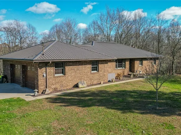 285 Debbie Dr, Marietta, OH 45750
