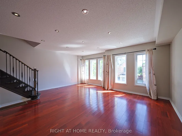 38 Warrington Way — Photo 6
