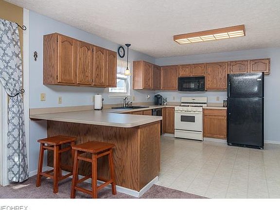 5th image of 33887 Gloria Ave