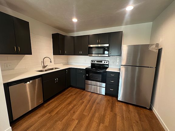 2nd image of 1410 Holton Dr #100
