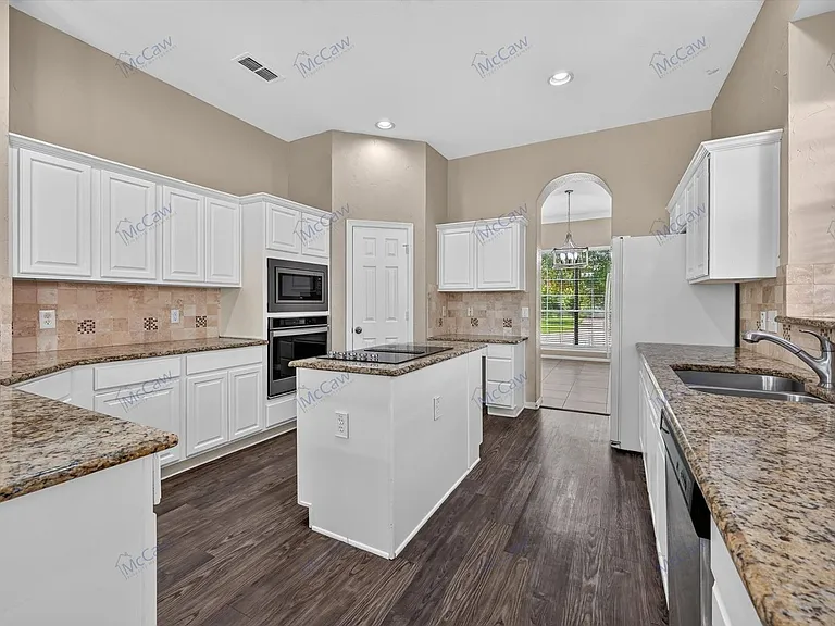 504 Coventry Dr — Photo 5