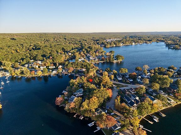 4th image of 40 Bates Point Rd