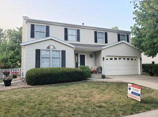 405 Beacon Cir, Bloomington, IL