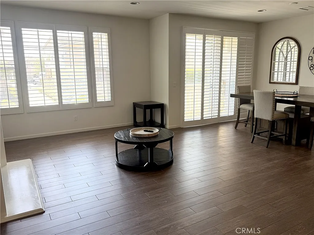 3 bed, 3.5 bath, 2453 sqft, $4,700 — Photo 2