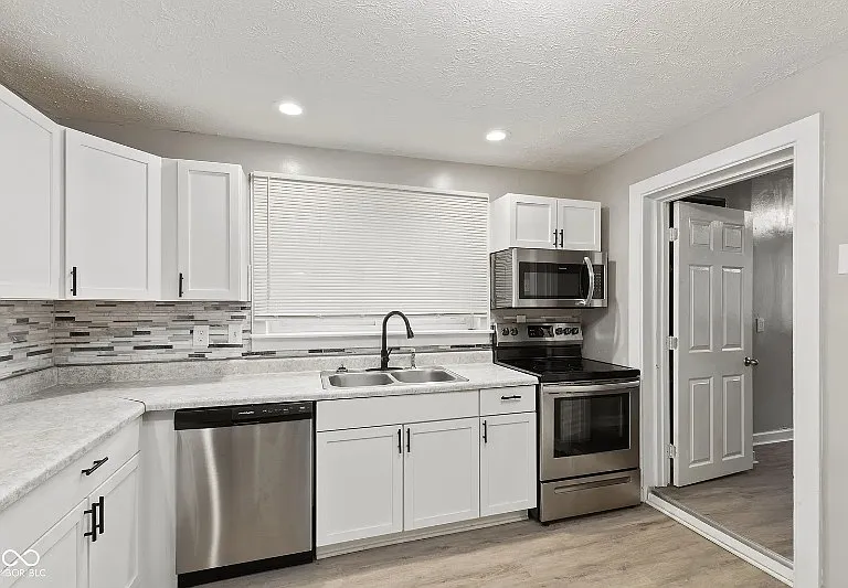 734 Parkway Ave — Photo 14