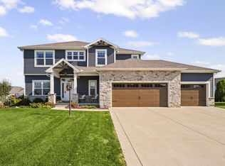 5013 Chestnut Grove Dr, Champaign, IL 61822