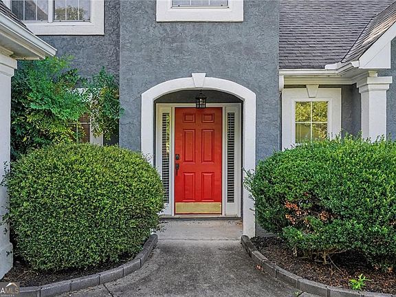 3rd image of 377 Victoria Ln