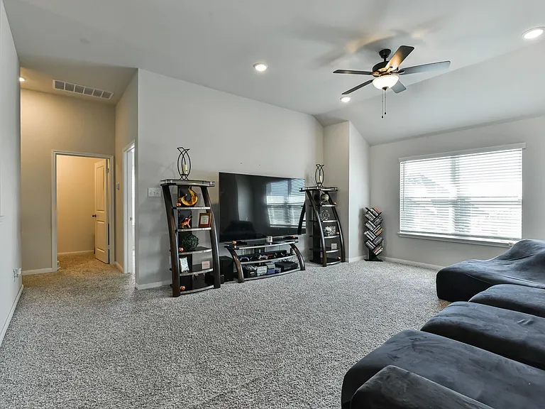 6306 Golden Gate Dr — Photo 30