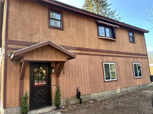 271 Ridge Rd, Oswego, NY 13126