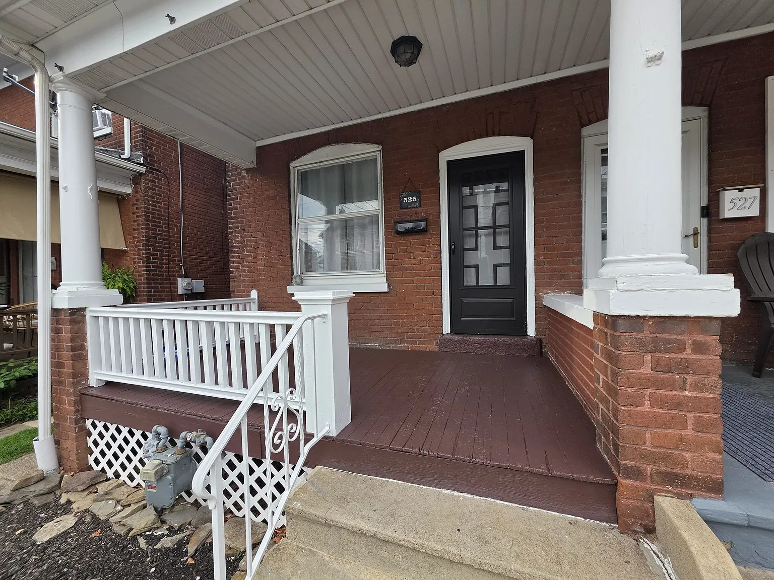 3 bed, 1.5 bath, 1200 sqft, $1,975 — Photo 2