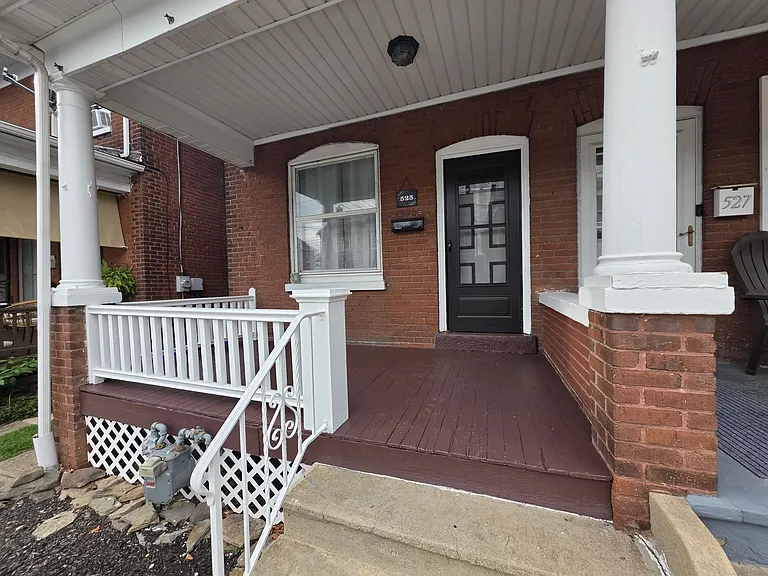 525 E Laurel St — Photo 2