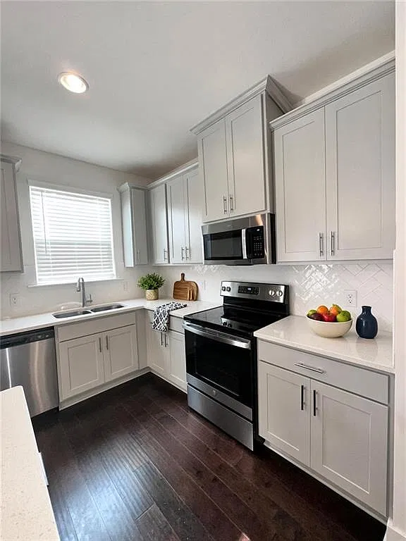 3 bed, 2.5 bath, 1750 sqft, $2,050 — Photo 2