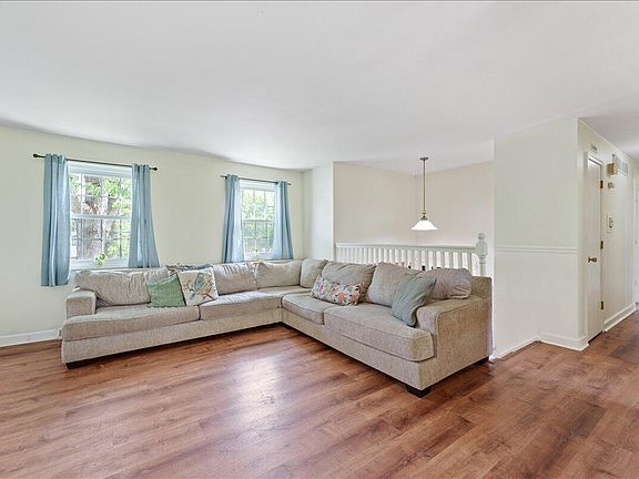 4th image of 2616 Carre Pl