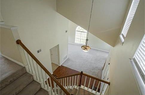 4th image of 134 Silverwood Dr