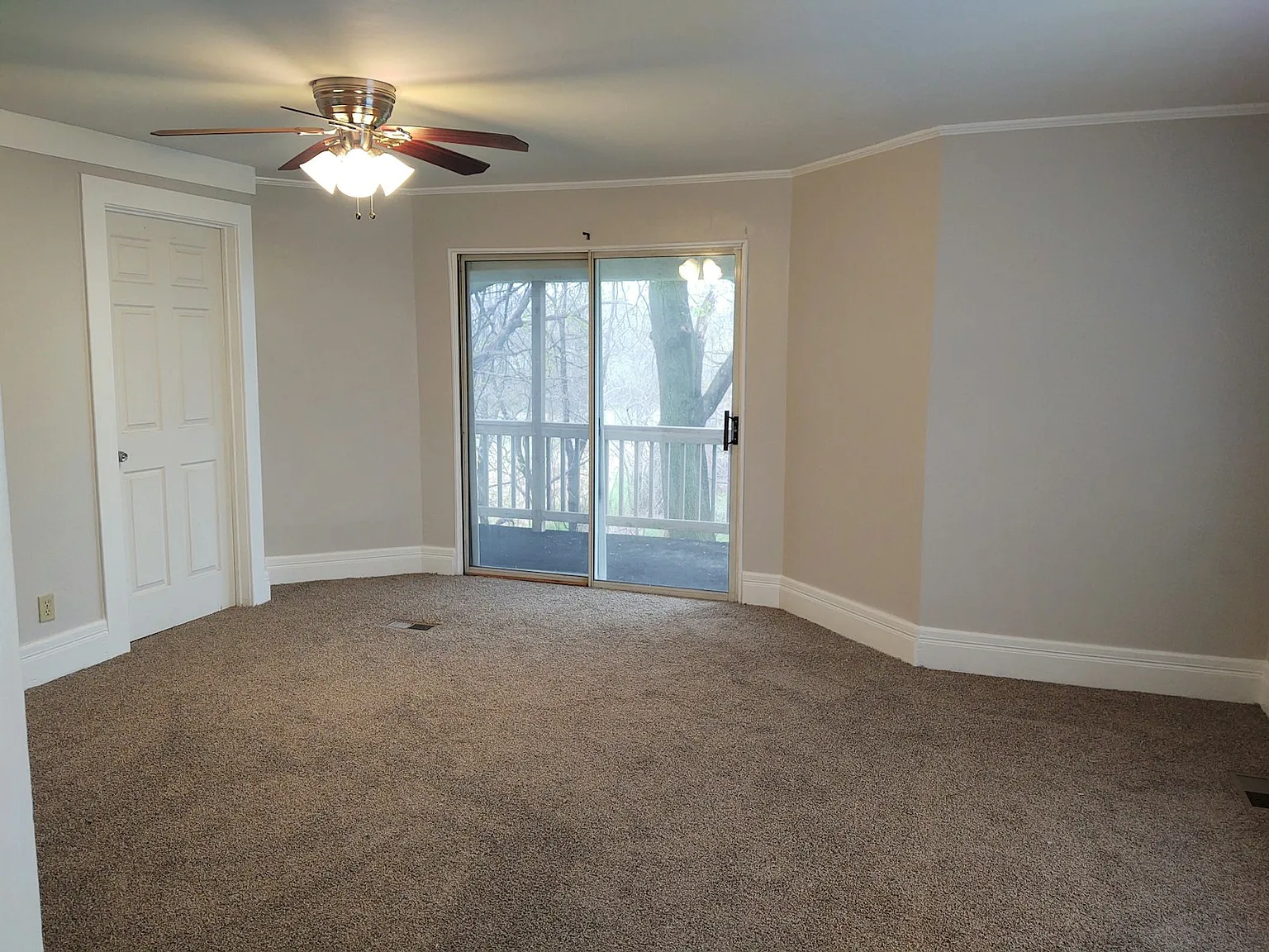 5155 East Main Street Road, Unit Front — Photo 2