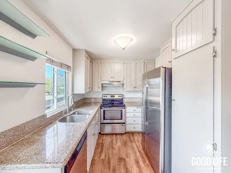 2 bed, 2.0 bath, 905 sqft, $2,495 — Photo 2
