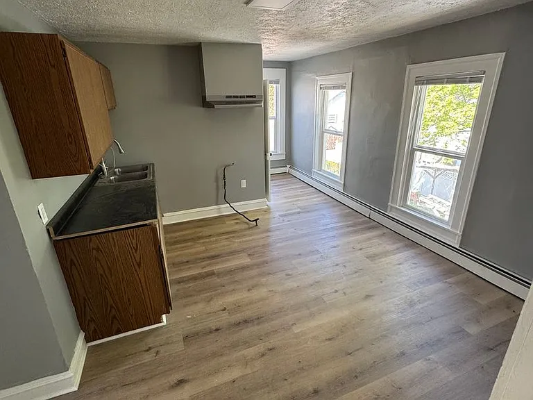 1439 Main St — Photo 6