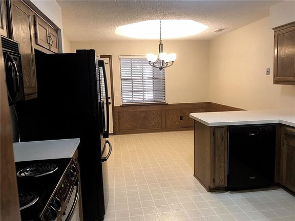 5th image of 518 Cedar Elm Ln
