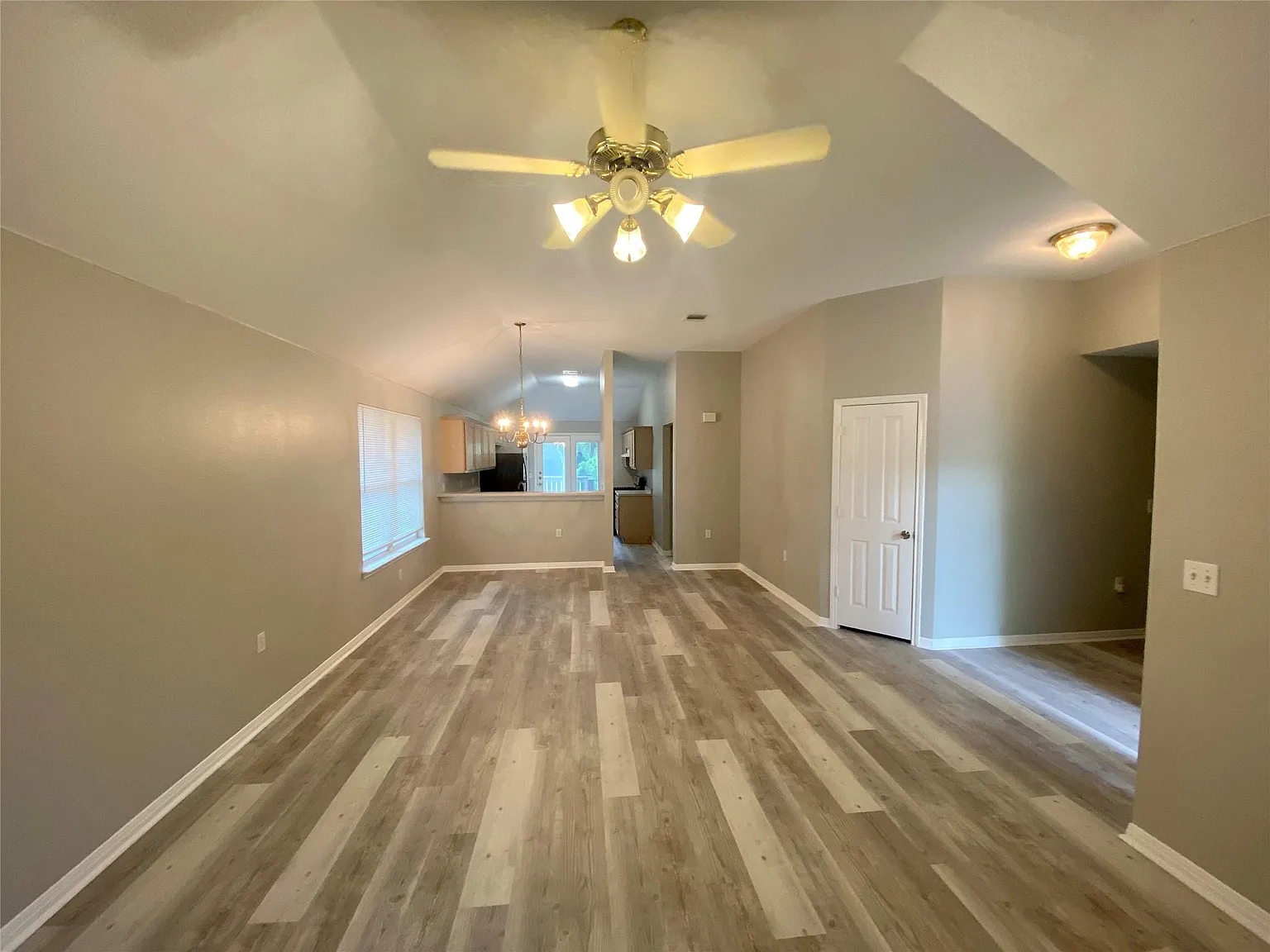 3 bed, 2.0 bath, 1446 sqft, $2,195 — Photo 3