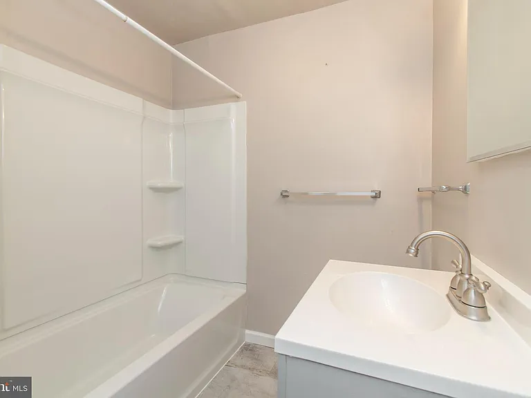 1635 Fontain St — Photo 25