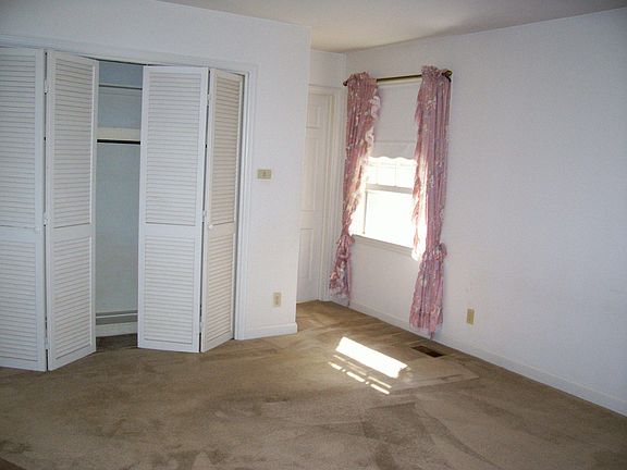 Spacious secondary BR's 